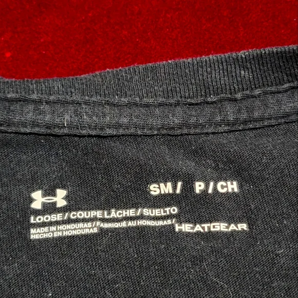 Under Armour Black Shirt / T-shirt 👕 - Picture 4 of 7